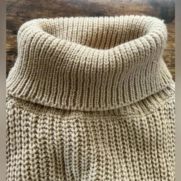 SHEIN | ladies Esence plus turtleneck sweater vest. Size: 1XL - Picture 6 of 9